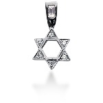 White gold star shaped pendant with 7 diamonds (0.19ct)