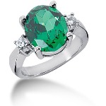 Green Peridot Ring in White gold with 2 diamonds (0.2ct)