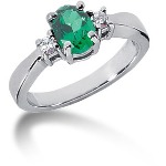 Green Peridot Ring in Platinum with 2 diamonds (0.1ct)